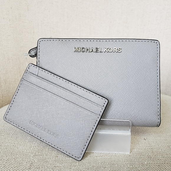 Michael Kors Handbags - NWT Michael Kors MD Card Case Carryall pearl grey